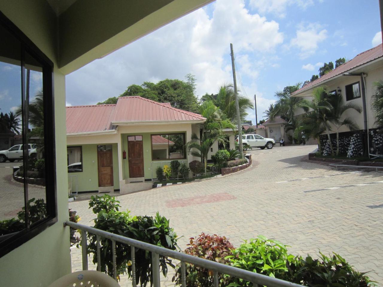 Jakicha Motel ダル・エス・サラーム エクステリア 写真